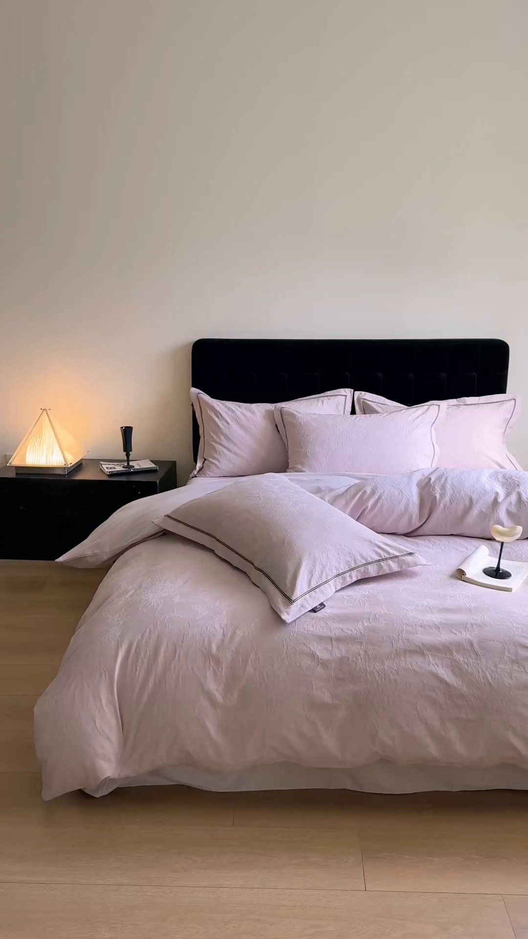 91家纺网 家纺一手货源 找家纺 于果 2025新款全棉纯棉亮面立体浮雕磨毛四件套 花漾梦境-幻影紫