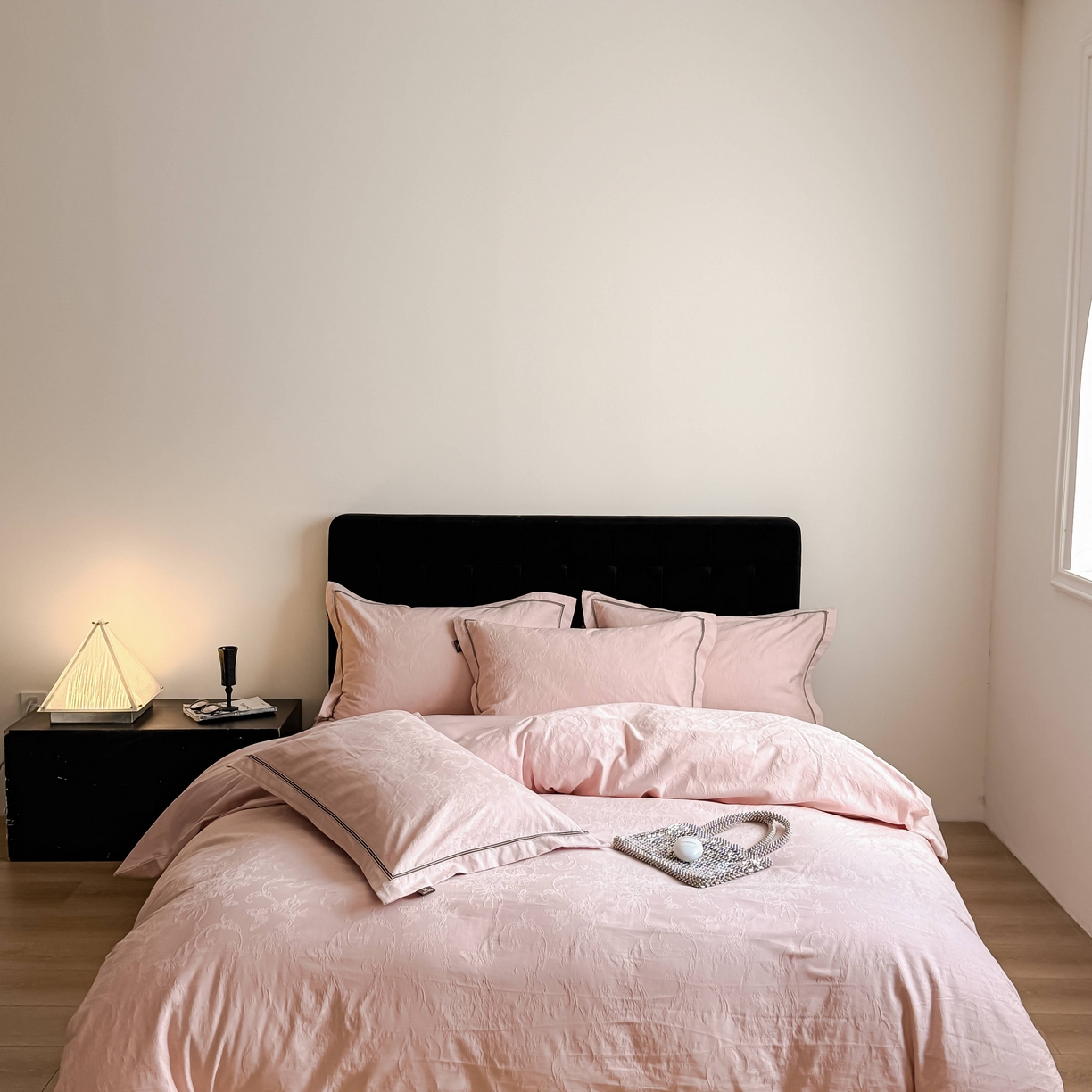 91家纺网 家纺一手货源 找家纺 于果 2025新款全棉纯棉亮面立体浮雕磨毛四件套 花漾梦境-唯美粉