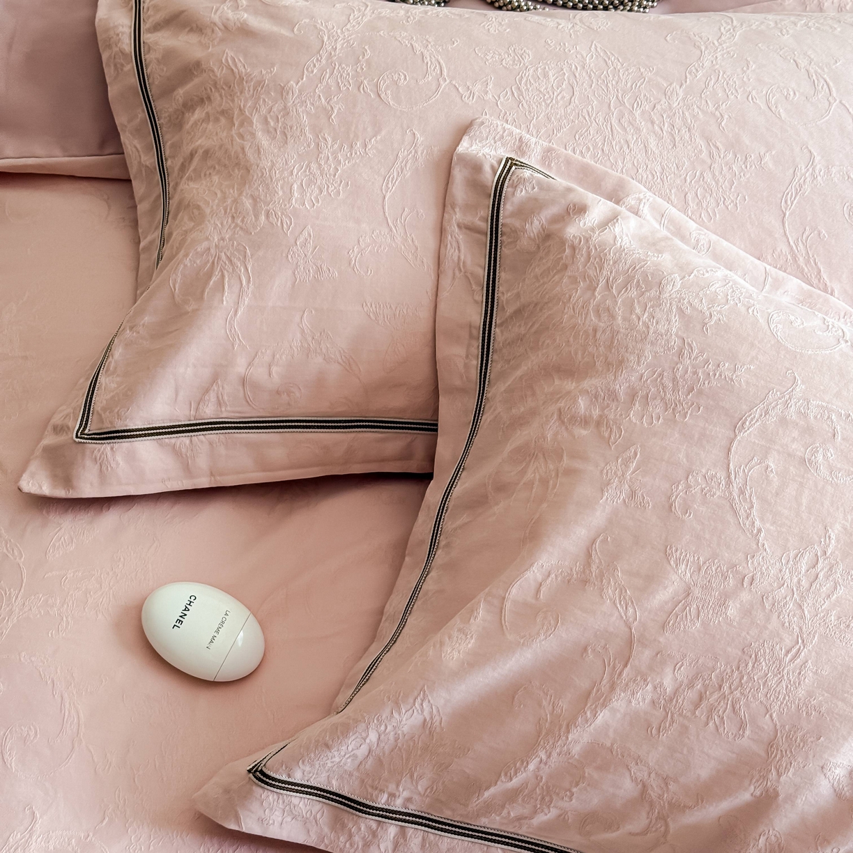 91家纺网 家纺一手货源 找家纺 于果 2025新款全棉纯棉亮面立体浮雕磨毛四件套 花漾梦境-唯美粉