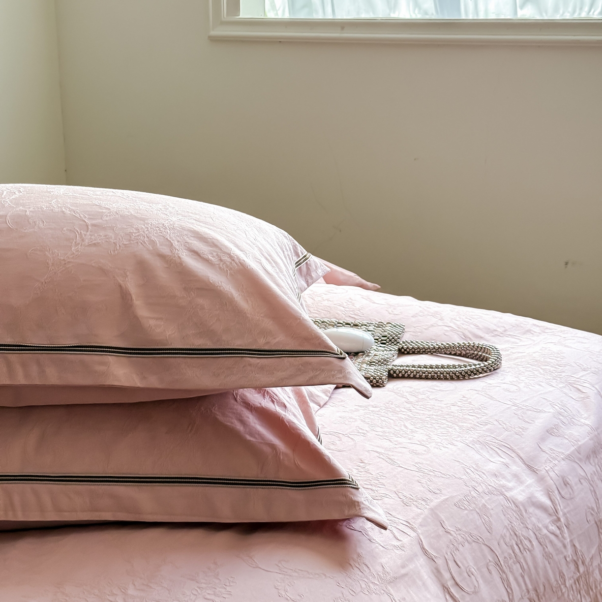 91家纺网 家纺一手货源 找家纺 于果 2025新款全棉纯棉亮面立体浮雕磨毛四件套 花漾梦境-唯美粉