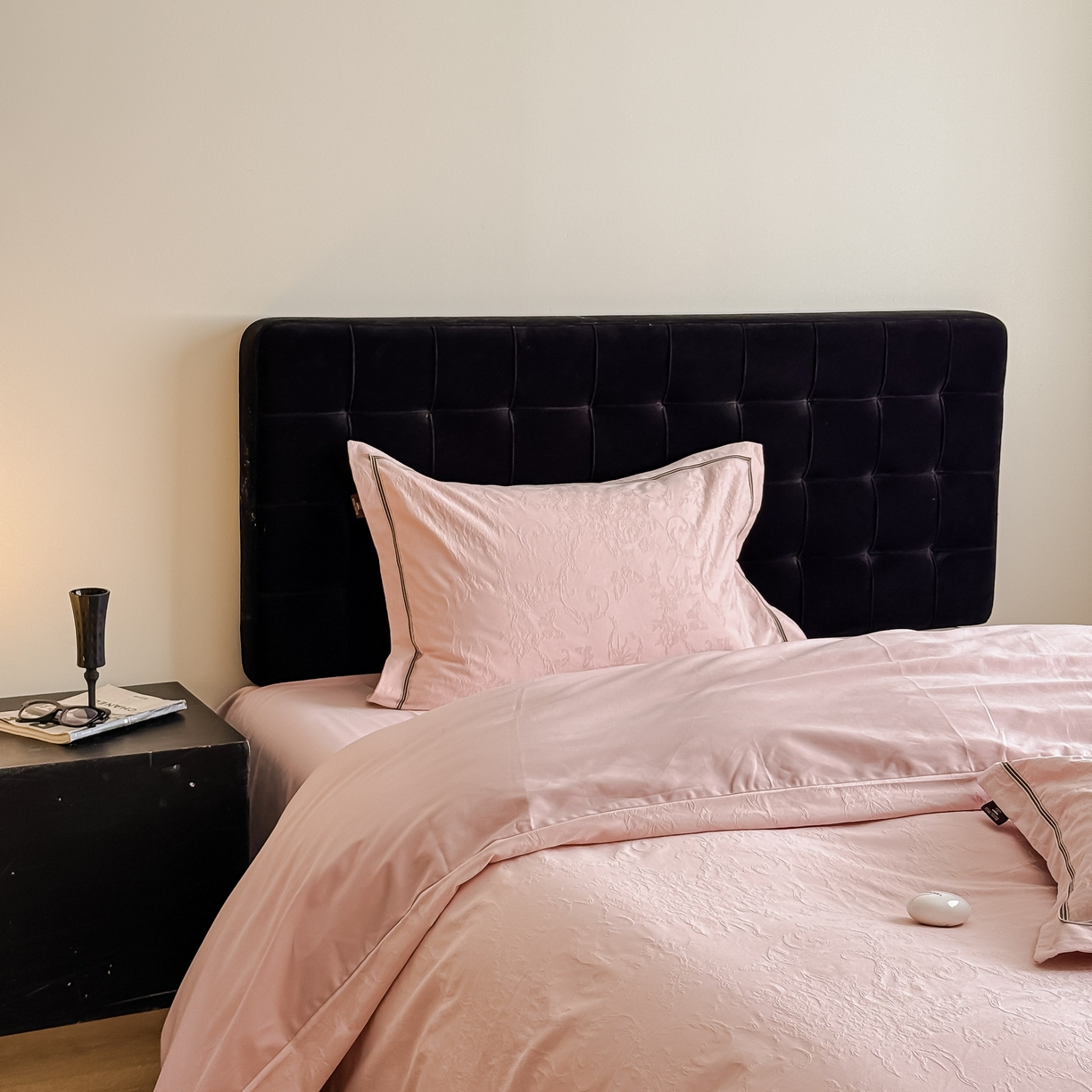 91家纺网 家纺一手货源 找家纺 于果 2025新款全棉纯棉亮面立体浮雕磨毛四件套 花漾梦境-唯美粉