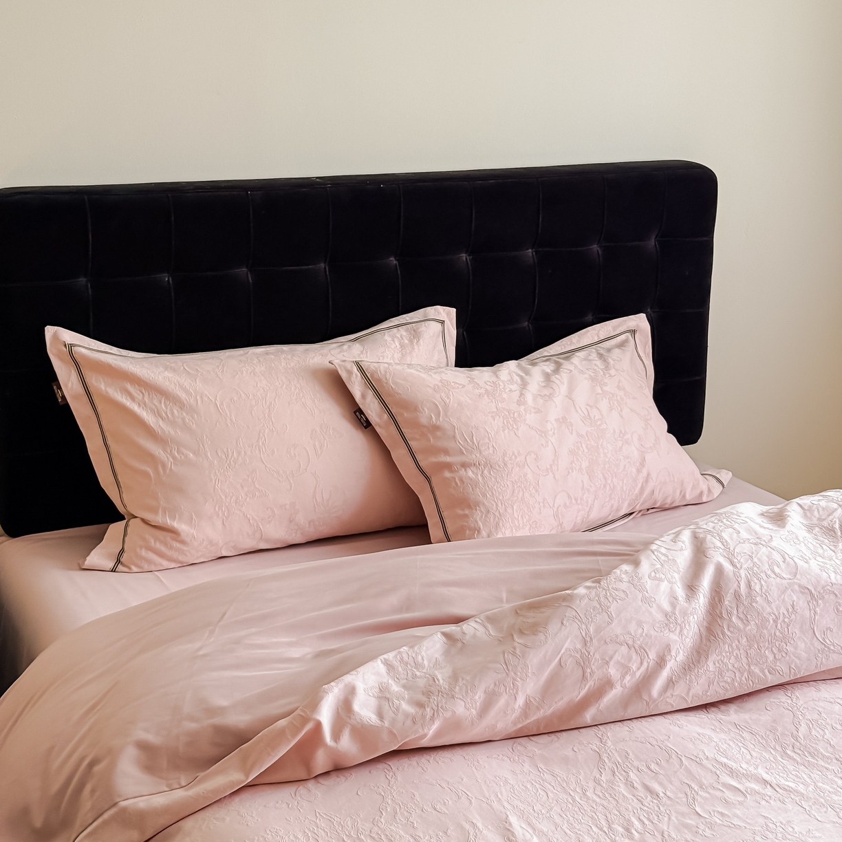 91家纺网 家纺一手货源 找家纺 于果 2025新款全棉纯棉亮面立体浮雕磨毛四件套 花漾梦境-唯美粉