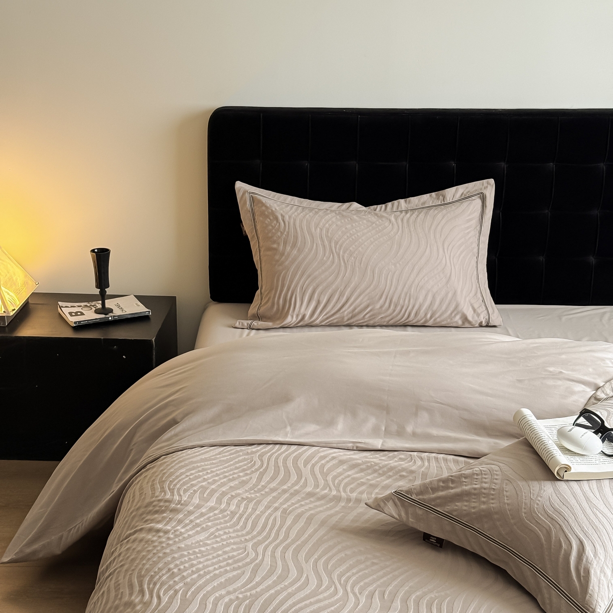 91家纺网 家纺一手货源 找家纺 于果 2025新款全棉纯棉亮面立体浮雕磨毛四件套 杰斯-金属灰