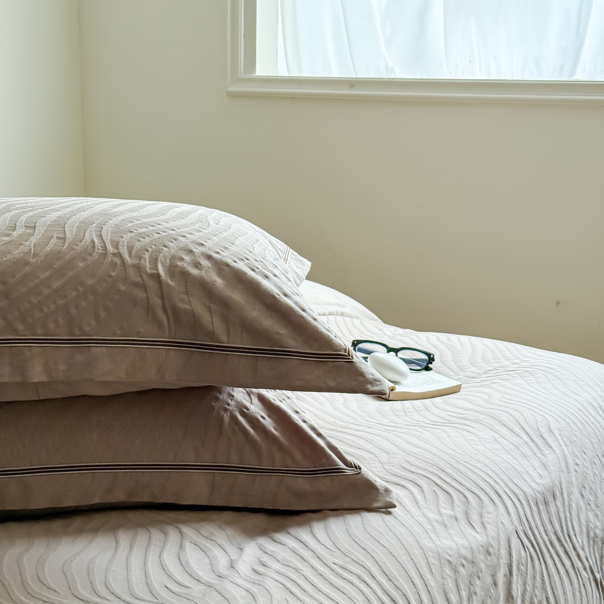 91家纺网 家纺一手货源 找家纺 于果 2025新款全棉纯棉亮面立体浮雕磨毛四件套 杰斯-金属灰