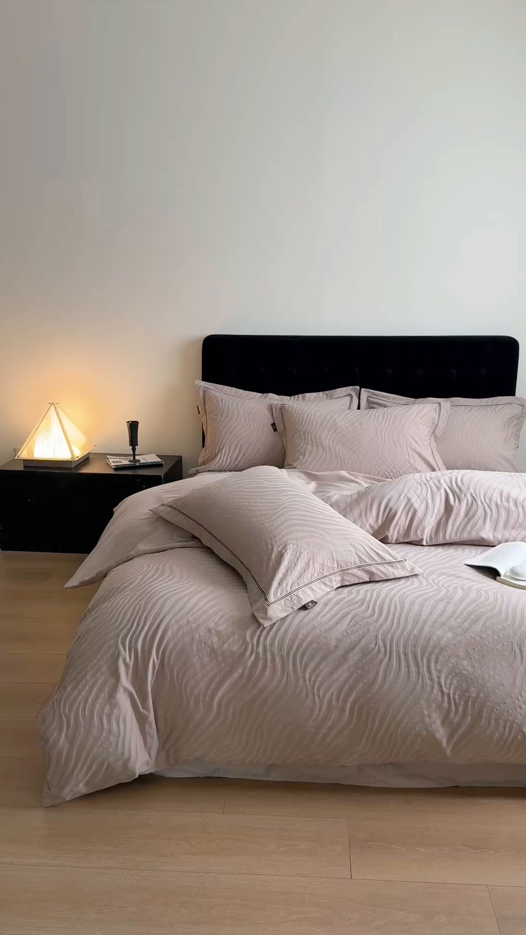 91家纺网 家纺一手货源 找家纺 于果 2025新款全棉纯棉亮面立体浮雕磨毛四件套 杰斯-金属灰