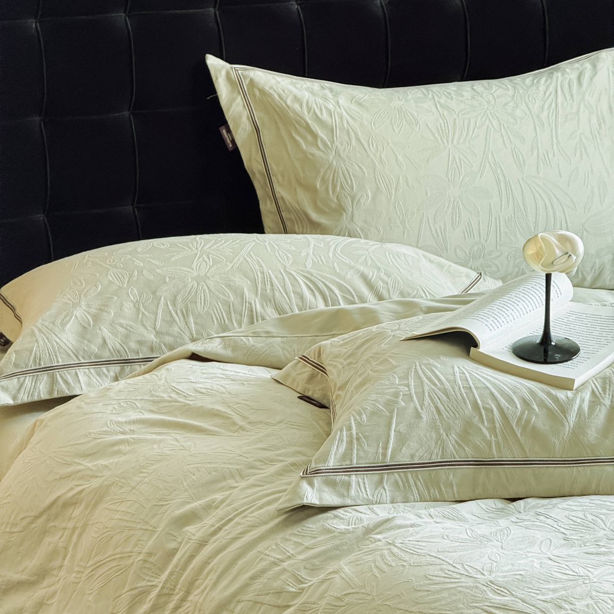 91家纺网 家纺一手货源 找家纺 于果 2025新款全棉纯棉亮面立体浮雕磨毛四件套 秘境-奶绿