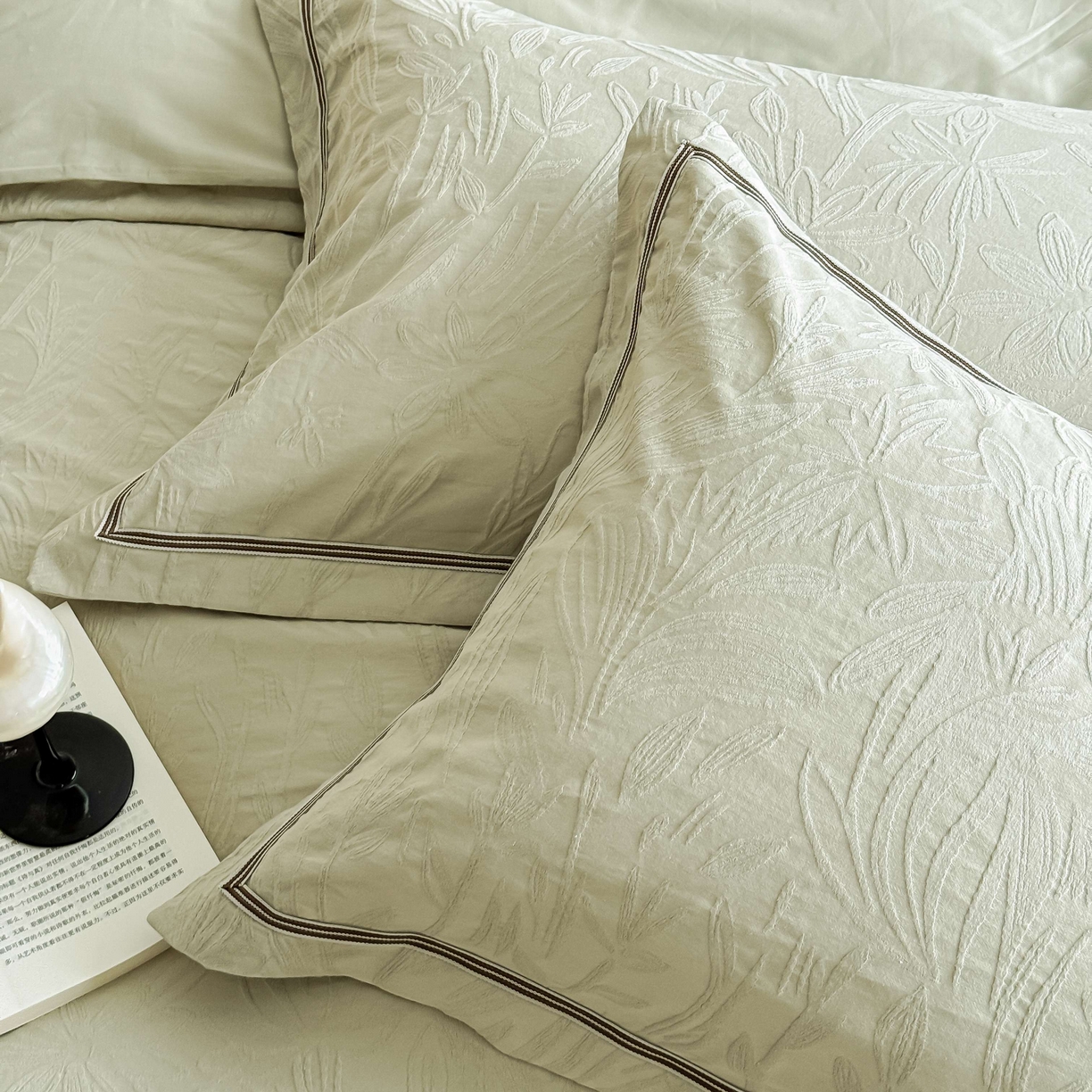 91家纺网 家纺一手货源 找家纺 于果 2025新款全棉纯棉亮面立体浮雕磨毛四件套 秘境-奶绿