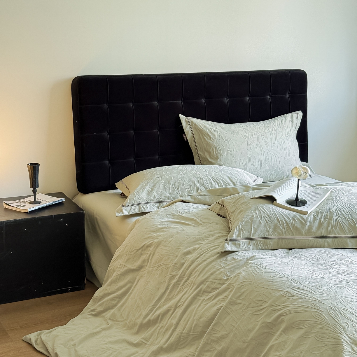 91家纺网 家纺一手货源 找家纺 于果 2025新款全棉纯棉亮面立体浮雕磨毛四件套 秘境-奶绿