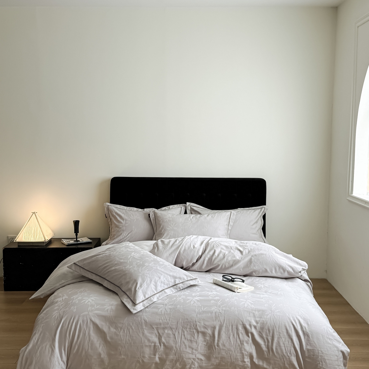 91家纺网 家纺一手货源 找家纺 于果 2025新款全棉纯棉亮面立体浮雕磨毛四件套 森语集-银灰