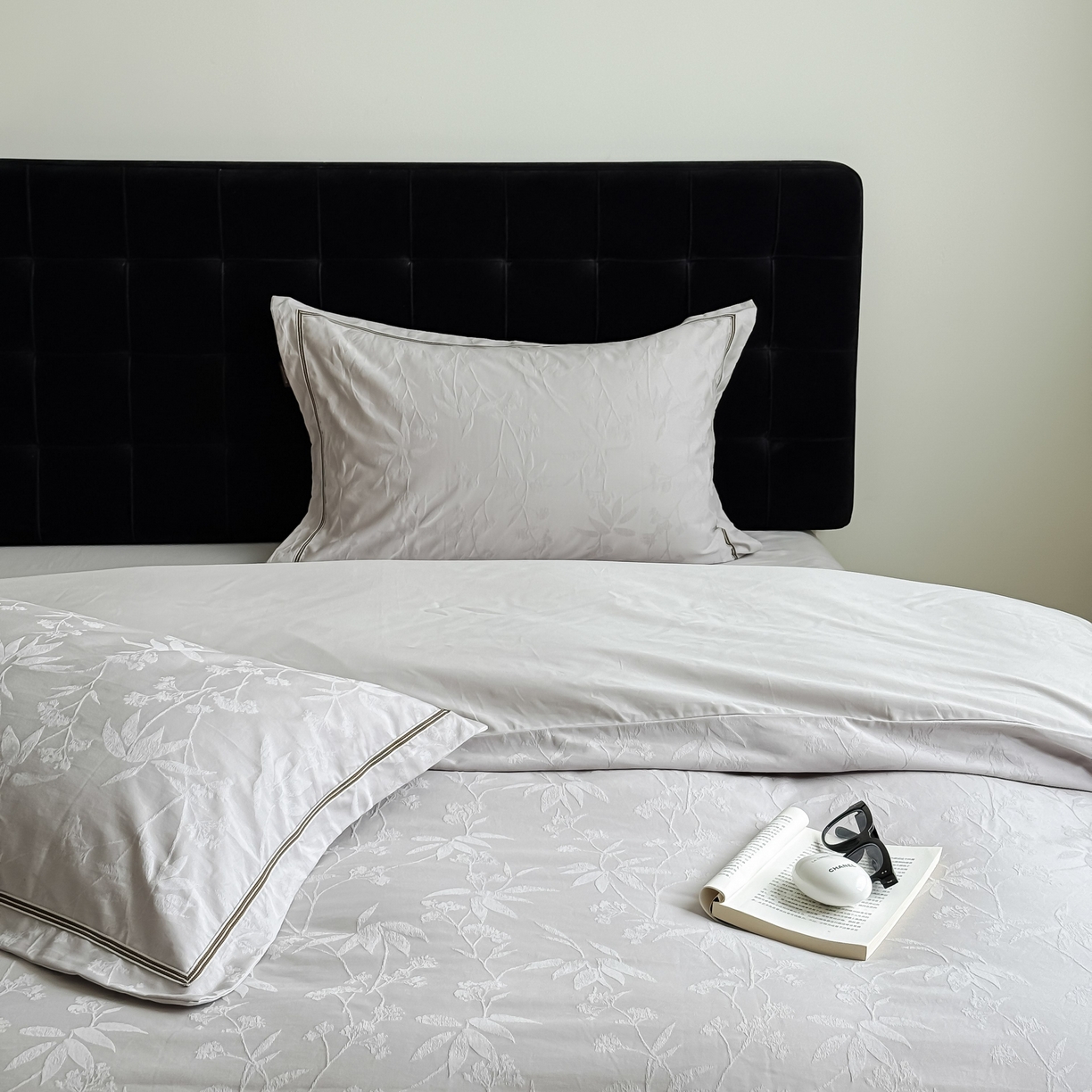 91家纺网 家纺一手货源 找家纺 于果 2025新款全棉纯棉亮面立体浮雕磨毛四件套 森语集-银灰