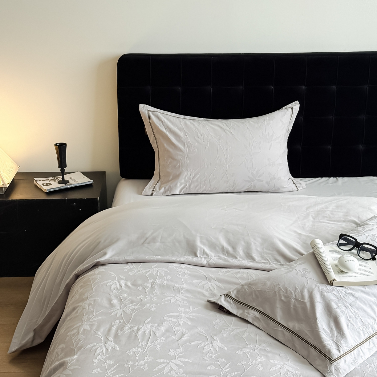 91家纺网 家纺一手货源 找家纺 于果 2025新款全棉纯棉亮面立体浮雕磨毛四件套 森语集-银灰