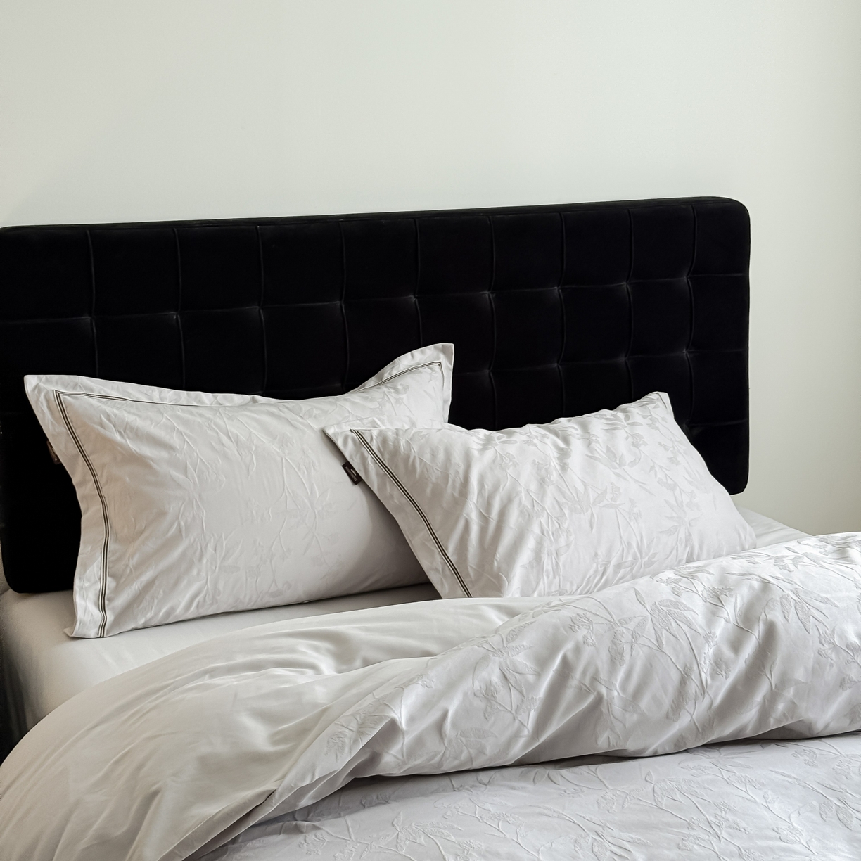 91家纺网 家纺一手货源 找家纺 于果 2025新款全棉纯棉亮面立体浮雕磨毛四件套 森语集-银灰