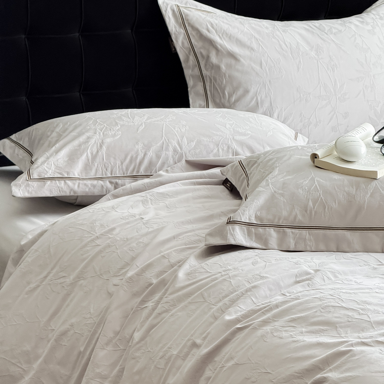 91家纺网 家纺一手货源 找家纺 于果 2025新款全棉纯棉亮面立体浮雕磨毛四件套 森语集-银灰