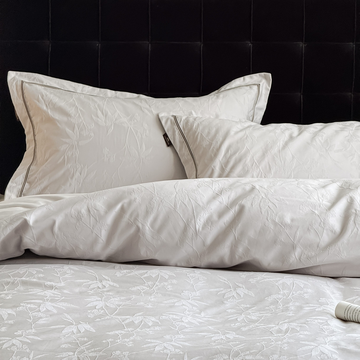 91家纺网 家纺一手货源 找家纺 于果 2025新款全棉纯棉亮面立体浮雕磨毛四件套 森语集-银灰