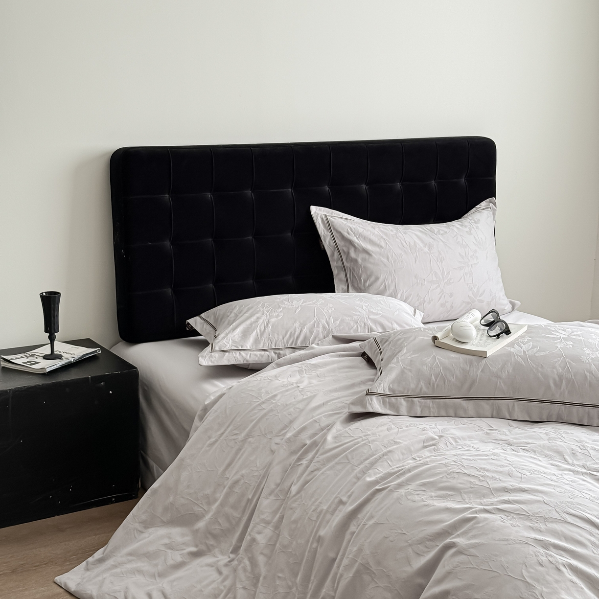 91家纺网 家纺一手货源 找家纺 于果 2025新款全棉纯棉亮面立体浮雕磨毛四件套 森语集-银灰