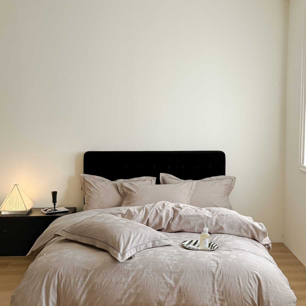 91家纺网 家纺一手货源 找家纺 于果 2025新款全棉纯棉亮面立体浮雕磨毛四件套 岁月留声-金属灰