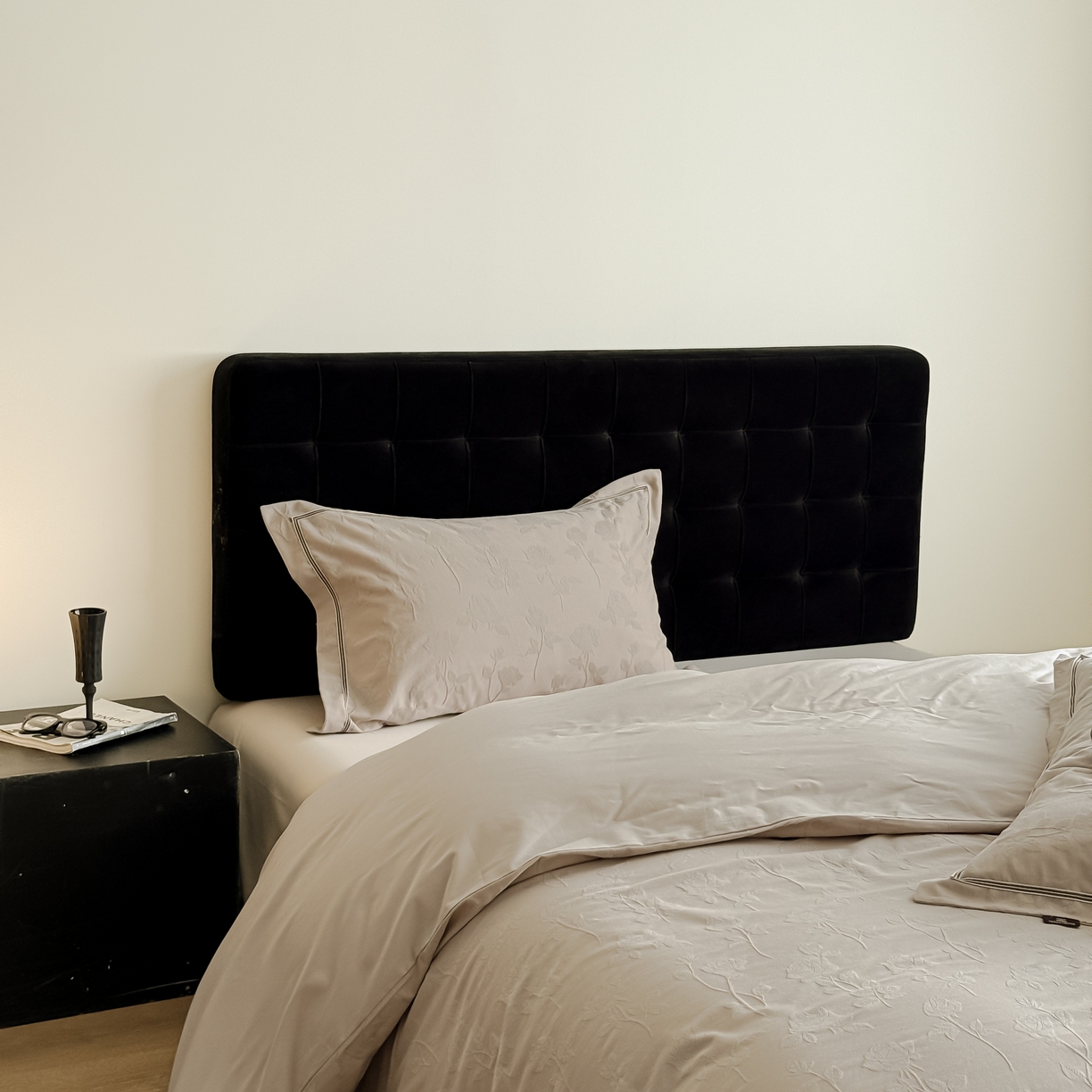 91家纺网 家纺一手货源 找家纺 于果 2025新款全棉纯棉亮面立体浮雕磨毛四件套 岁月留声-金属灰