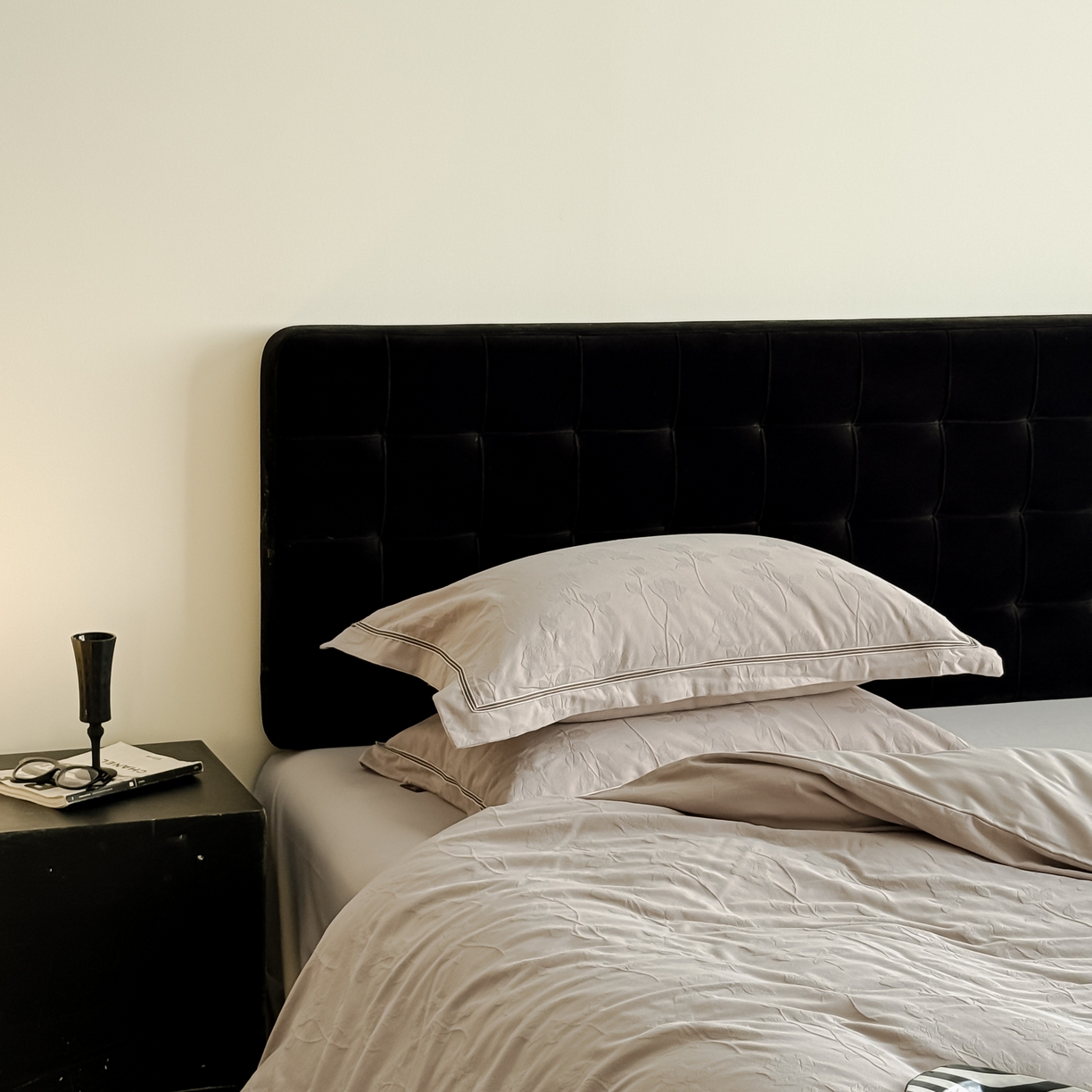 91家纺网 家纺一手货源 找家纺 于果 2025新款全棉纯棉亮面立体浮雕磨毛四件套 岁月留声-金属灰