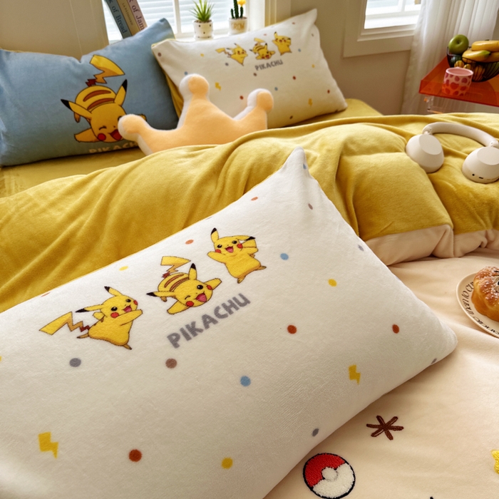 91家纺网 家纺一手货源 找家纺 徕米家居 2025新款A类牛奶绒毛巾绣卡通四件套 安睡皮卡丘