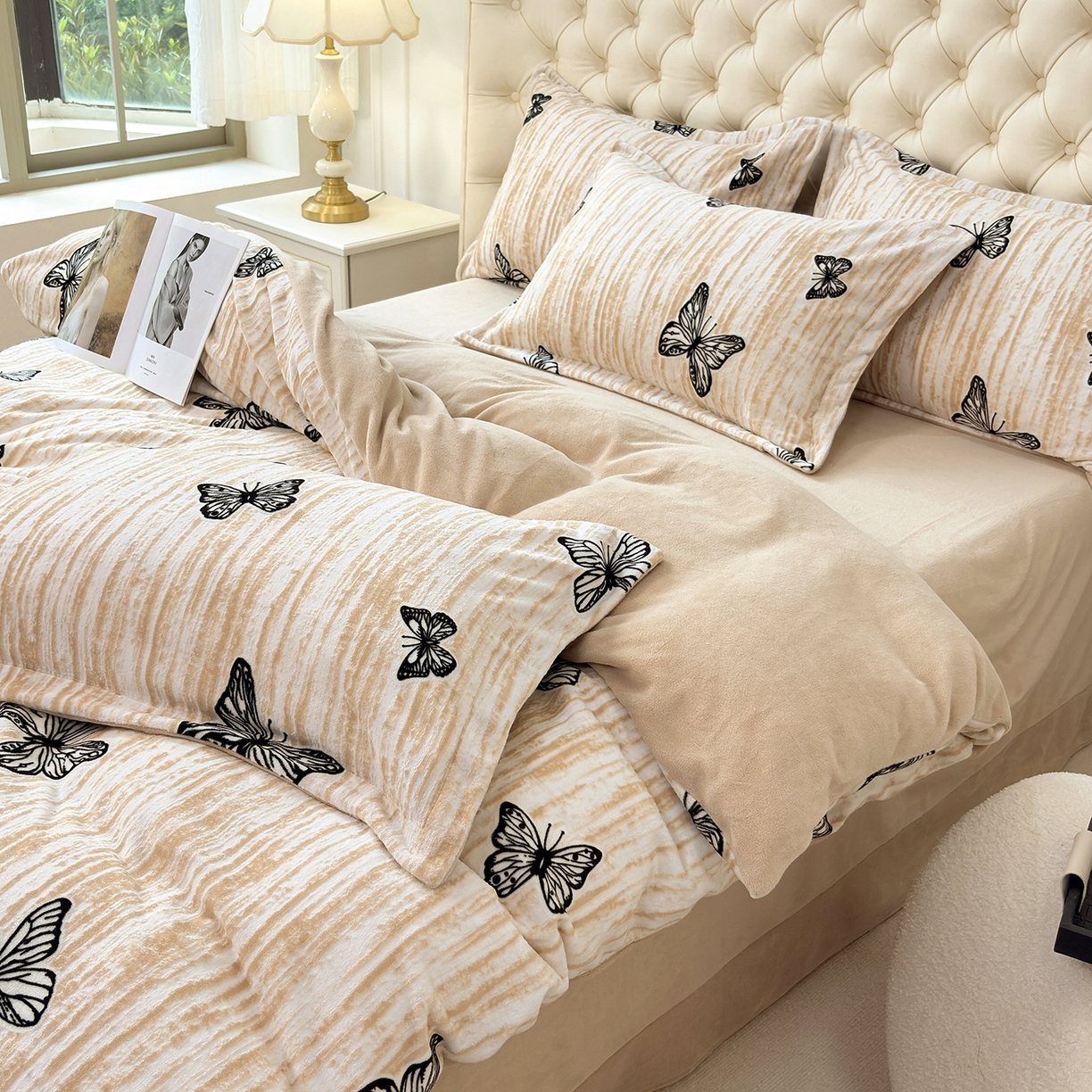 91家纺网 家纺一手货源 找家纺 未来家居 2025新款赫本风印花款提花绒四件套 蝶棕