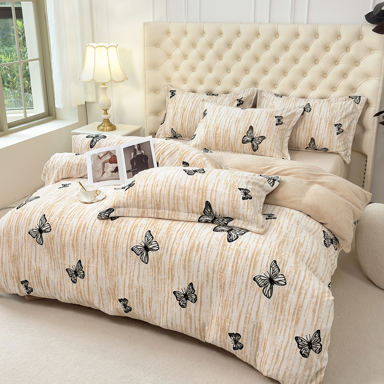 91家纺网 家纺一手货源 找家纺 未来家居 2025新款赫本风印花款提花绒四件套 蝶棕