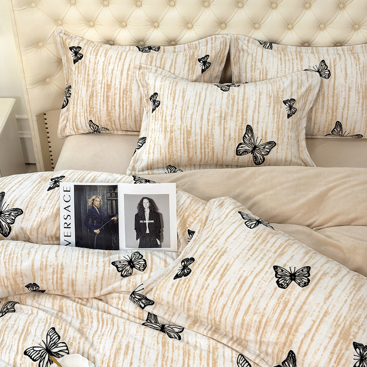 91家纺网 家纺一手货源 找家纺 未来家居 2025新款赫本风印花款提花绒四件套 蝶棕