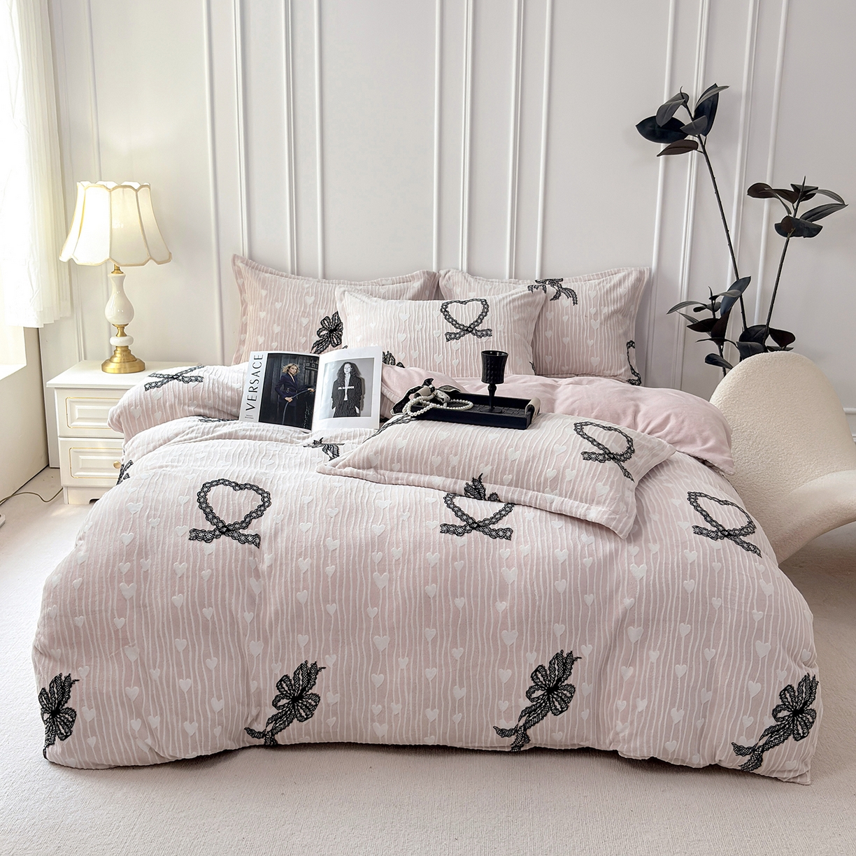 91家纺网 家纺一手货源 找家纺 未来家居 2025新款赫本风印花款提花绒四件套 粉絮