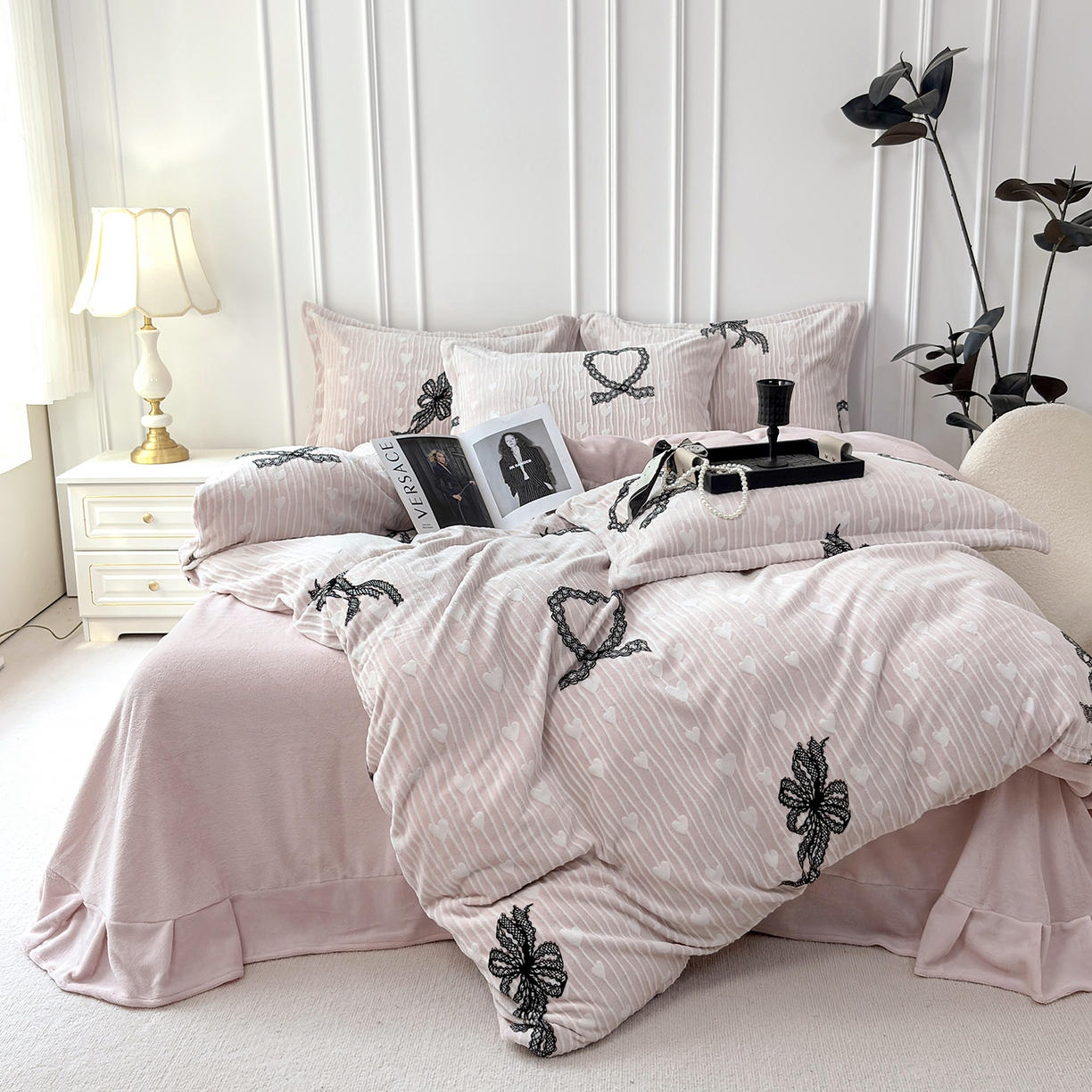 91家纺网 家纺一手货源 找家纺 未来家居 2025新款赫本风印花款提花绒四件套 粉絮