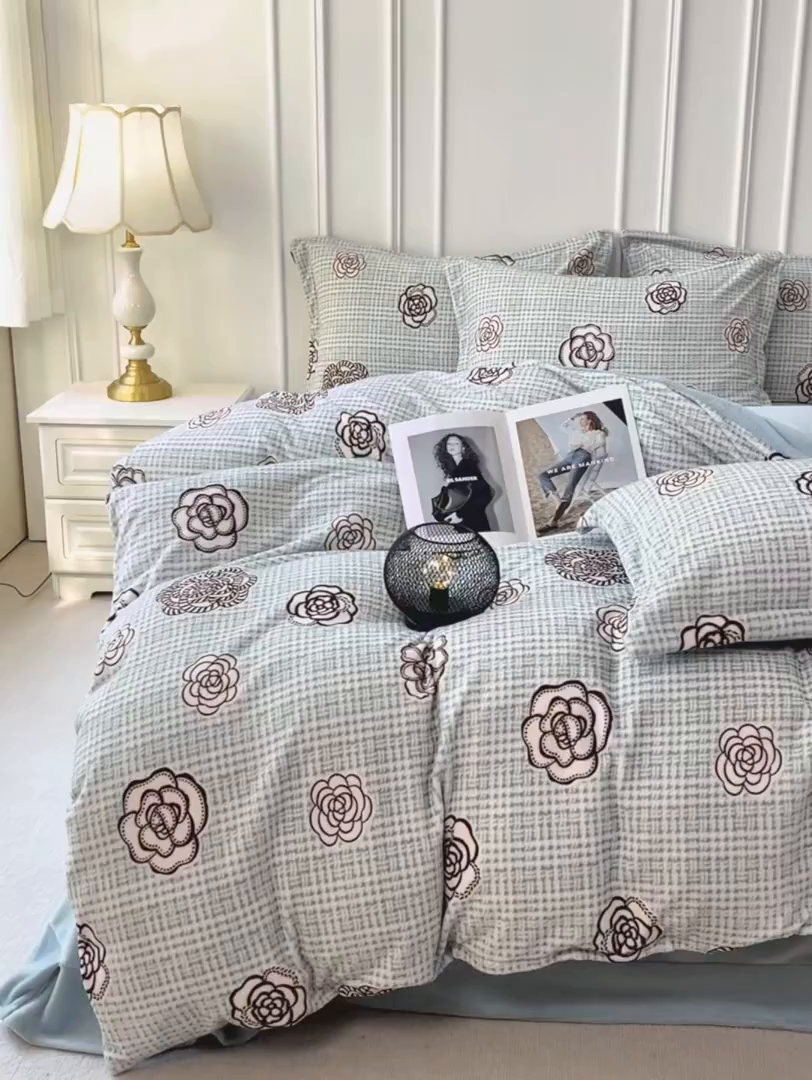 91家纺网 家纺一手货源 找家纺 未来家居 2025新款赫本风印花款提花绒四件套 菱香