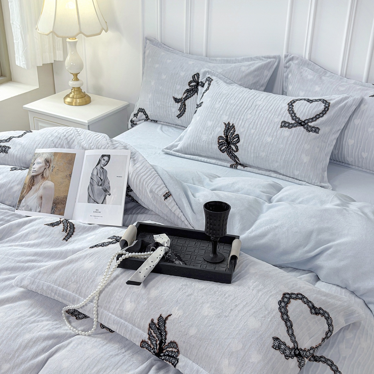 91家纺网 家纺一手货源 找家纺 未来家居 2025新款赫本风印花款提花绒四件套 绮梦