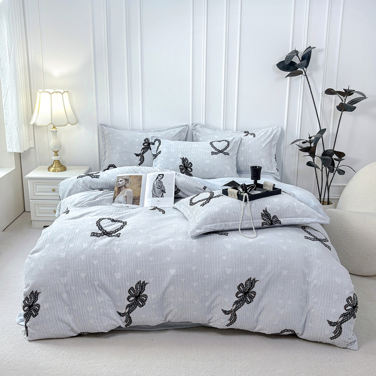 91家纺网 家纺一手货源 找家纺 未来家居 2025新款赫本风印花款提花绒四件套 绮梦