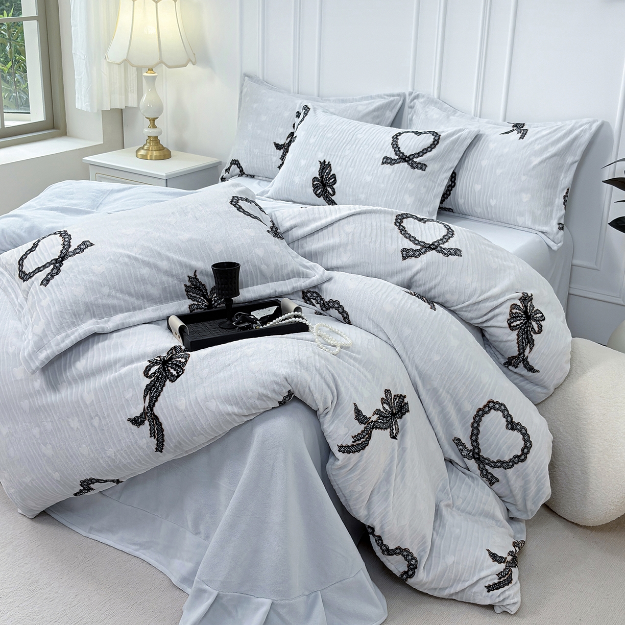 91家纺网 家纺一手货源 找家纺 未来家居 2025新款赫本风印花款提花绒四件套 绮梦