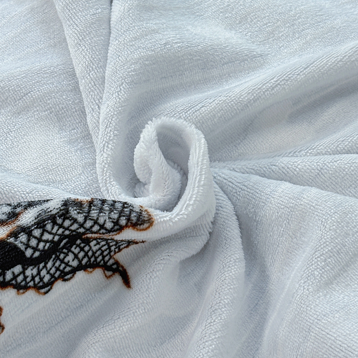 91家纺网 家纺一手货源 找家纺 未来家居 2025新款赫本风印花款提花绒四件套 绮梦