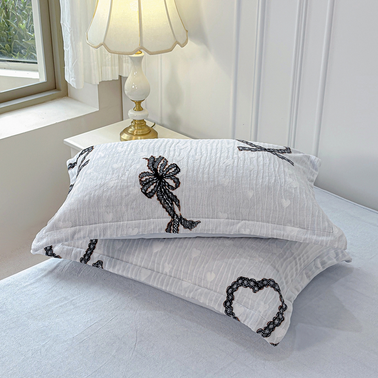 91家纺网 家纺一手货源 找家纺 未来家居 2025新款赫本风印花款提花绒四件套 绮梦