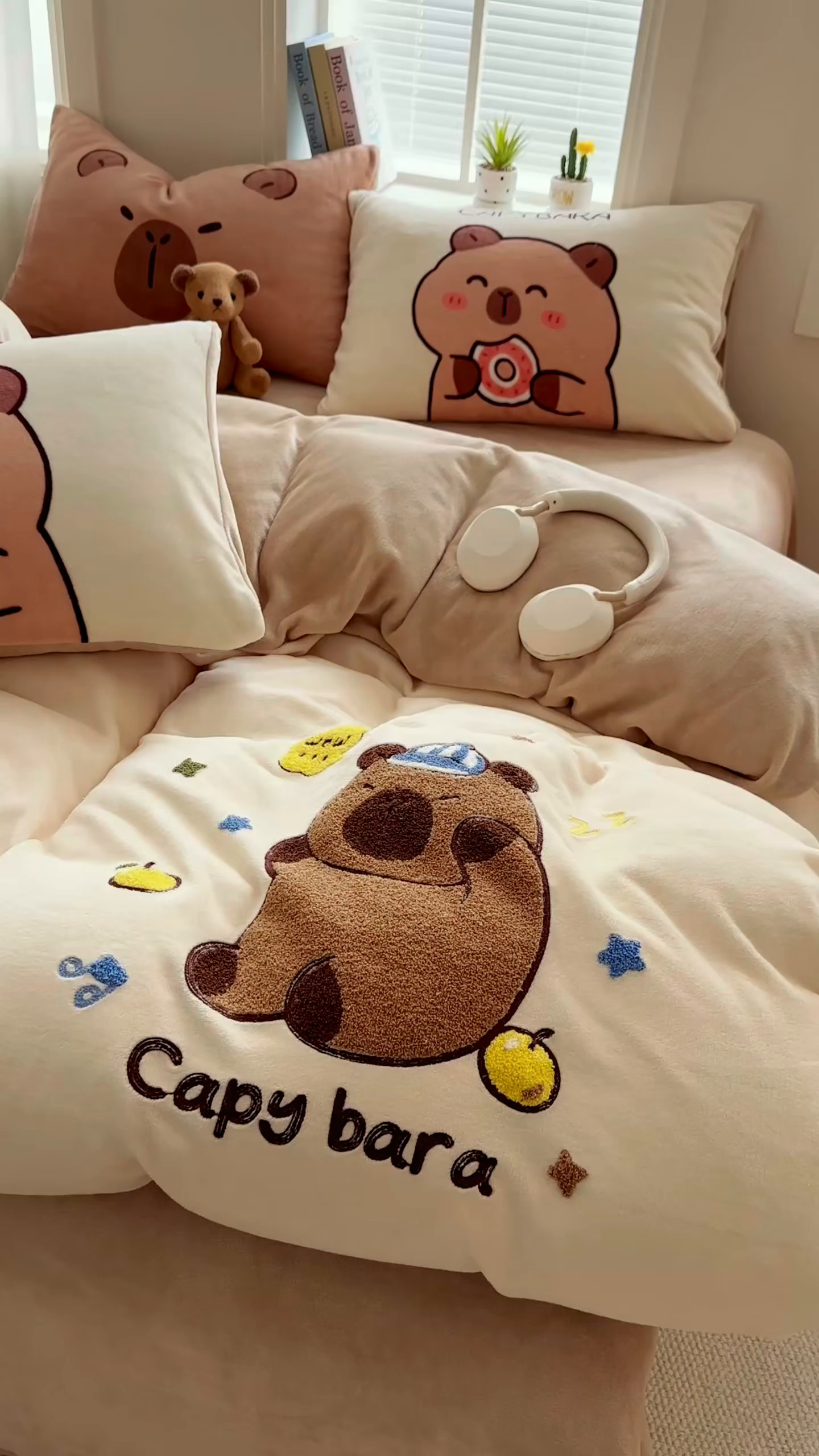 91家纺网 家纺一手货源 找家纺 徕米家居 2025新款卡通毛巾绣绣花牛奶绒四件套 卡皮吧啦