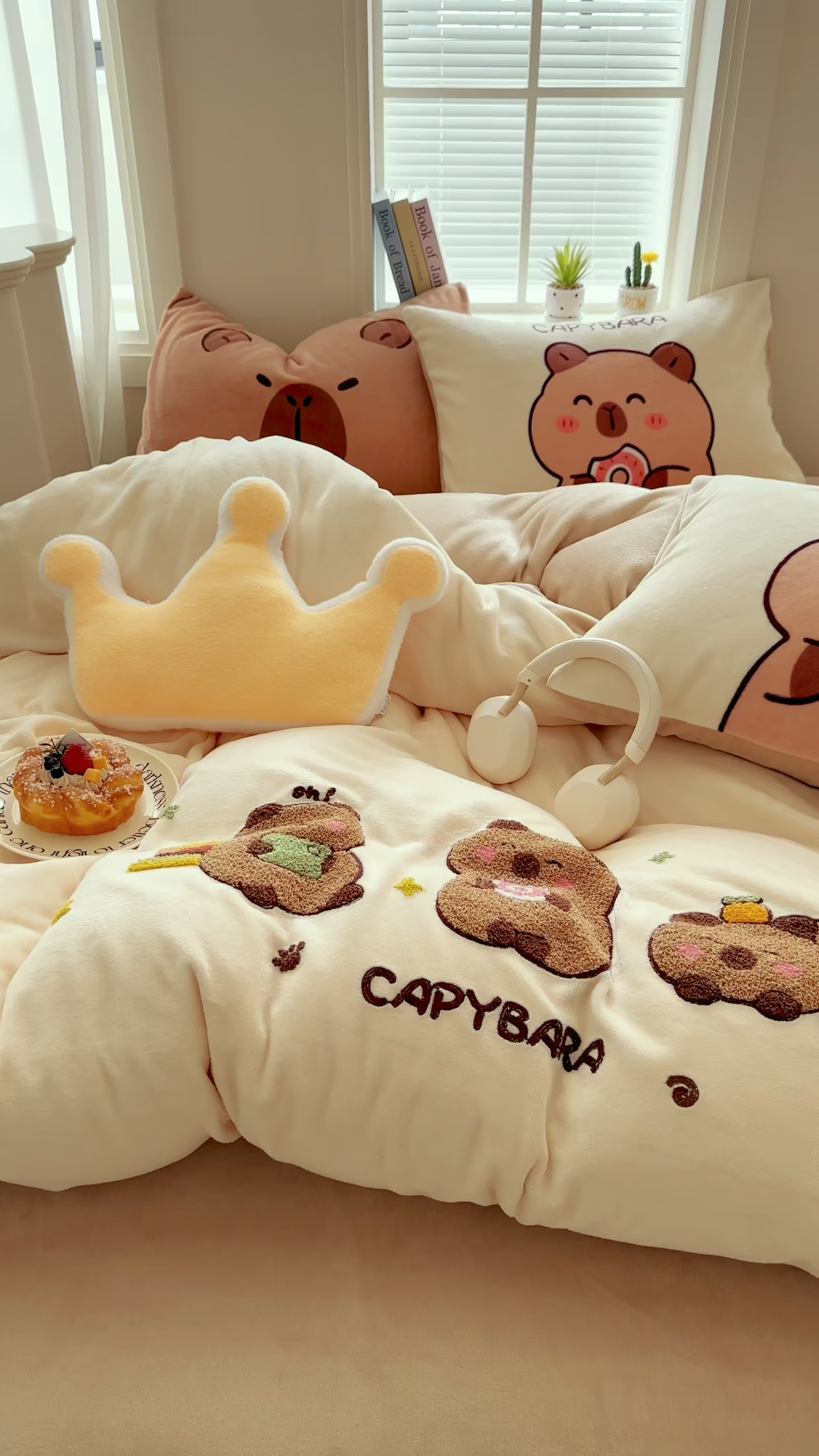 91家纺网 家纺一手货源 找家纺 徕米家居 2025新款卡通毛巾绣绣花牛奶绒四件套 卡皮吧啦伙伴