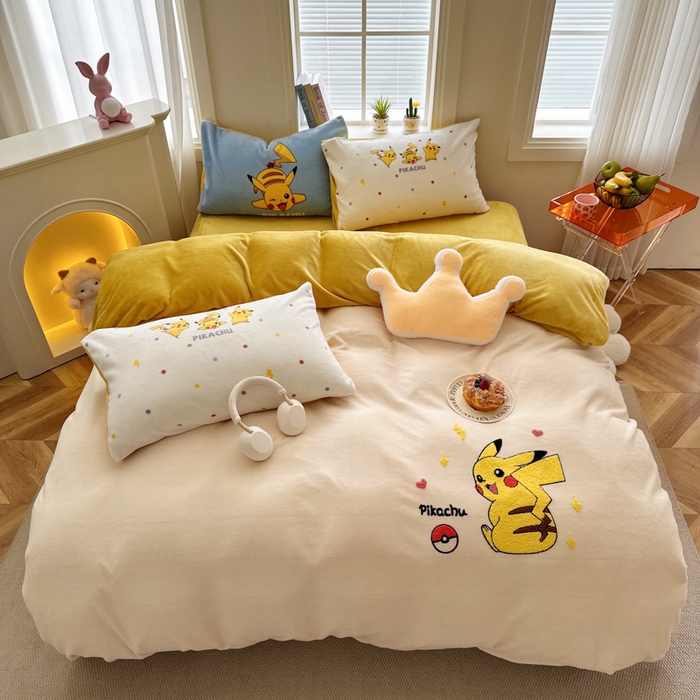 91家纺网 家纺一手货源 找家纺 徕米家居 2025新款卡通毛巾绣绣花牛奶绒四件套 闪电皮卡丘