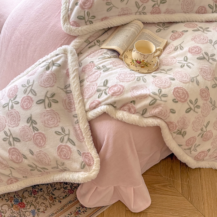 91家纺网 家纺一手货源 找家纺 （总）Mata蔓塔家 2025新款小清新牛奶绒雕花兔毛绒包边四件套