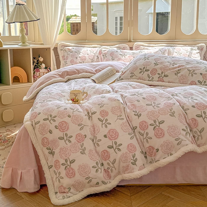 91家纺网 家纺一手货源 找家纺 （总）Mata蔓塔家 2025新款小清新牛奶绒雕花兔毛绒包边四件套