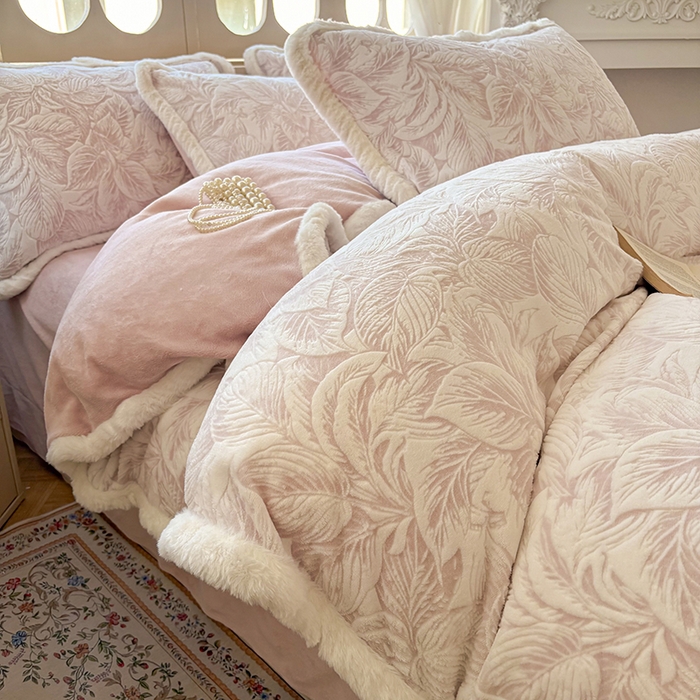 91家纺网 家纺一手货源 找家纺 （总）Mata蔓塔家 2025新款小清新牛奶绒雕花兔毛绒包边四件套