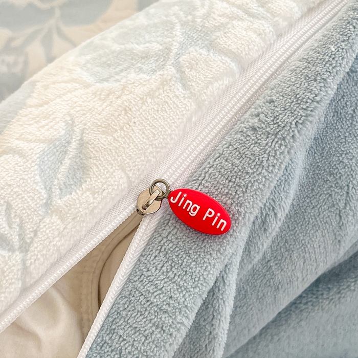 91家纺网 家纺一手货源 找家纺 菡宝 【第一批】2025雕花绒牛奶绒四件套-邦尼兔-支持定做定制尺寸 玫瑰花香蓝