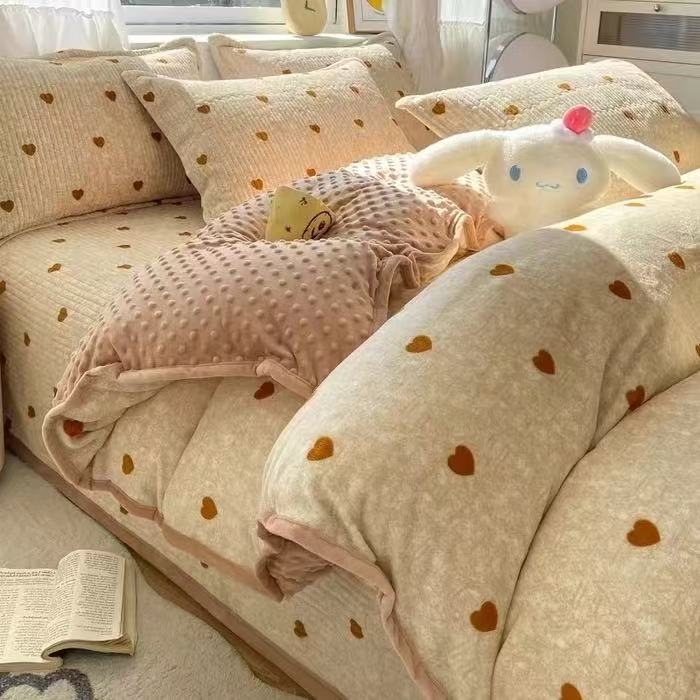 91家纺网 家纺一手货源 找家纺 （总）青竹苑 2025新款牛奶绒豆豆绒夹棉床盖款四件套