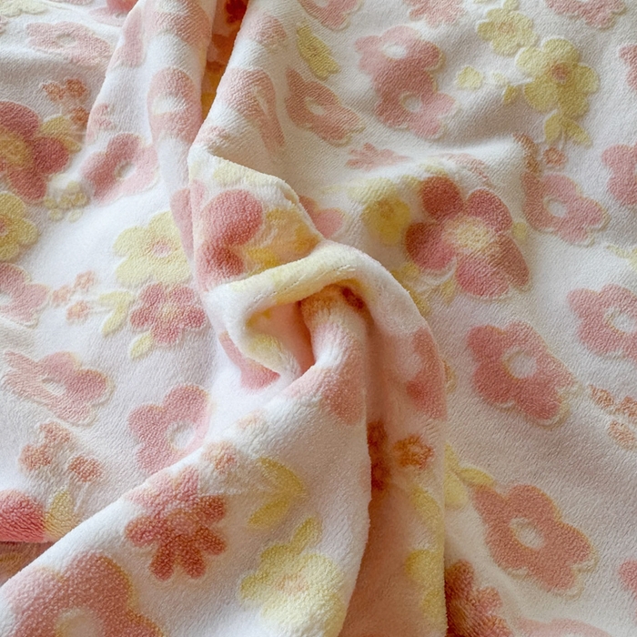 91家纺网 家纺一手货源 找家纺 Mata蔓塔家 2025新款小清新牛奶绒雕花兔毛绒包边四件套 繁花朵朵