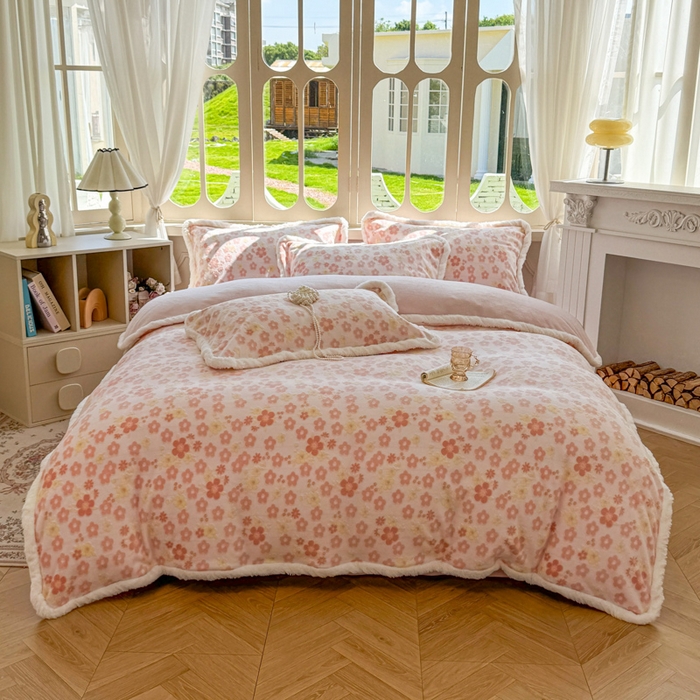 91家纺网 家纺一手货源 找家纺 Mata蔓塔家 2025新款小清新牛奶绒雕花兔毛绒包边四件套 繁花朵朵
