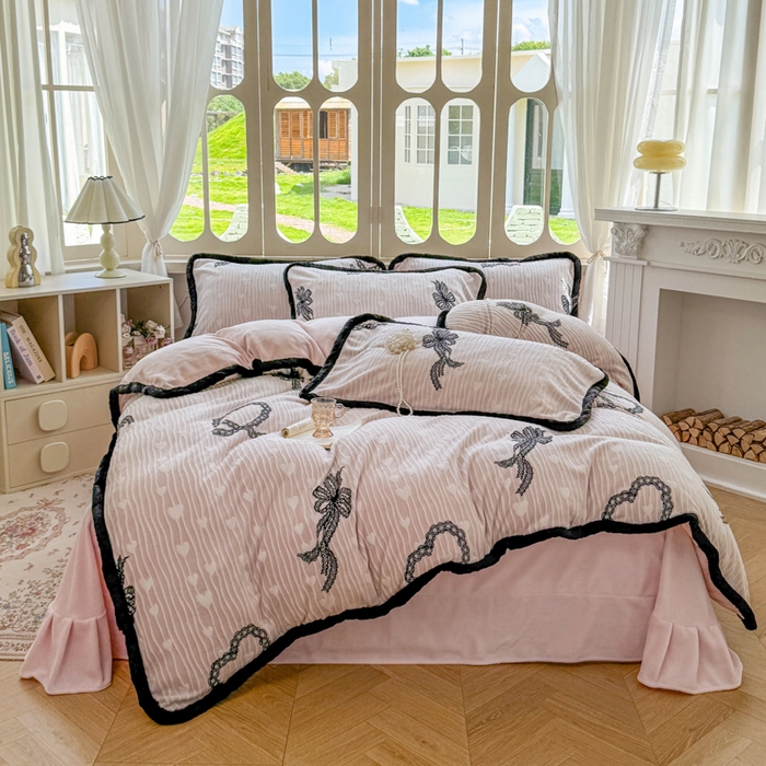 91家纺网 家纺一手货源 找家纺 Mata蔓塔家 2025新款小清新牛奶绒雕花兔毛绒包边四件套 蕾丝公主