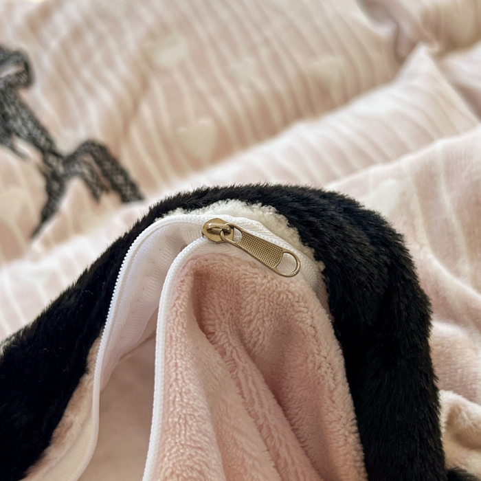 91家纺网 家纺一手货源 找家纺 Mata蔓塔家 2025新款小清新牛奶绒雕花兔毛绒包边四件套 蕾丝公主