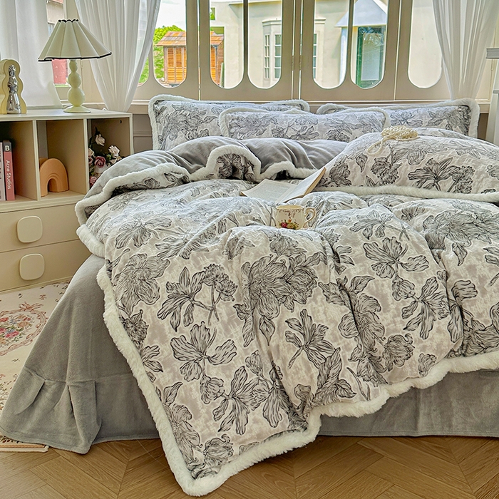 91家纺网 家纺一手货源 找家纺 Mata蔓塔家 2025新款小清新牛奶绒雕花兔毛绒包边四件套 墨花如梦