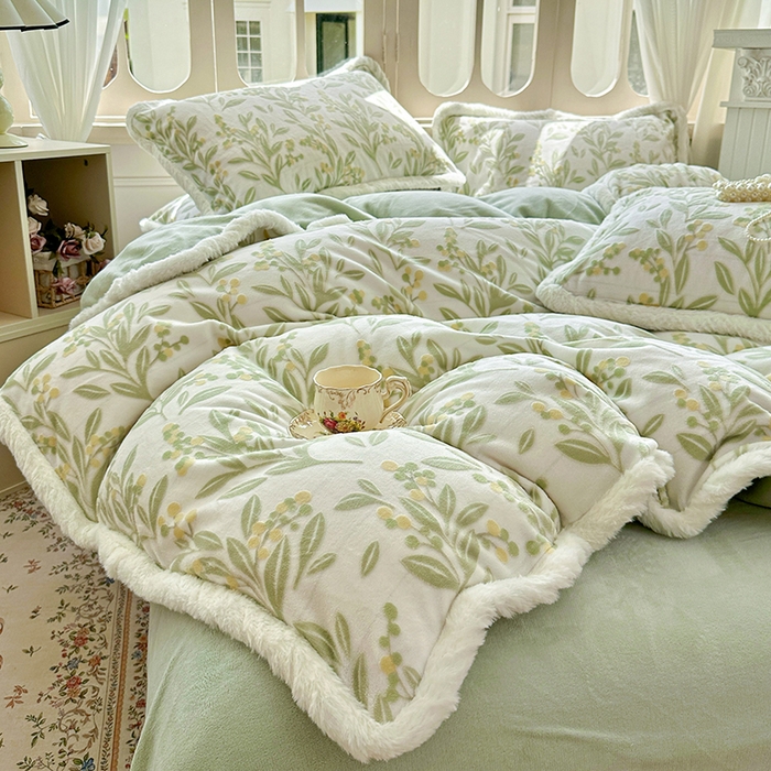 91家纺网 家纺一手货源 找家纺 Mata蔓塔家 2025新款小清新牛奶绒雕花兔毛绒包边四件套 浅草听风