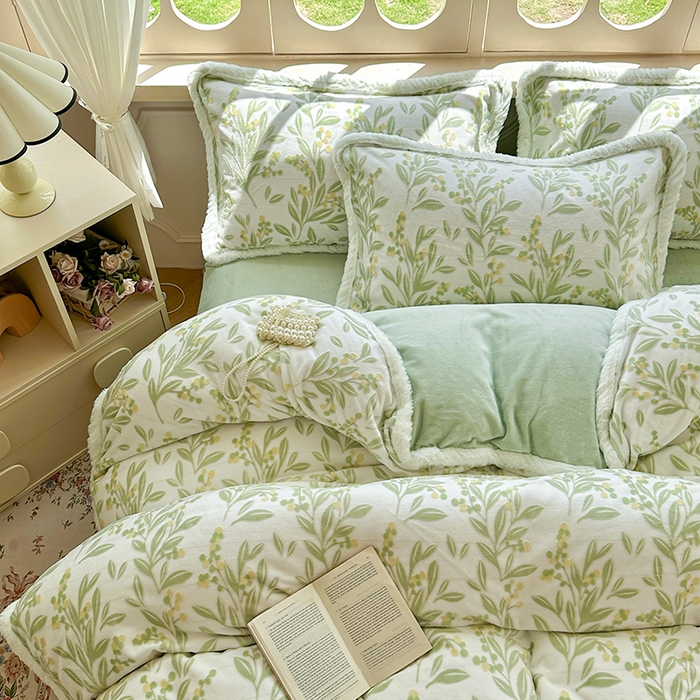 91家纺网 家纺一手货源 找家纺 Mata蔓塔家 2025新款小清新牛奶绒雕花兔毛绒包边四件套 浅草听风