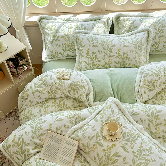 91家纺网 家纺一手货源 找家纺 Mata蔓塔家 2025新款小清新牛奶绒雕花兔毛绒包边四件套 浅草听风